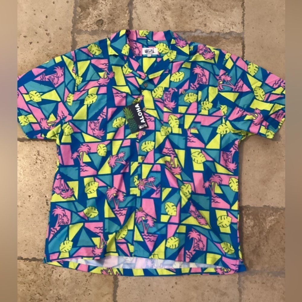 UZZI Hawaiian Wood Button Pink Palms And Yellow Hibiscus, Size XL